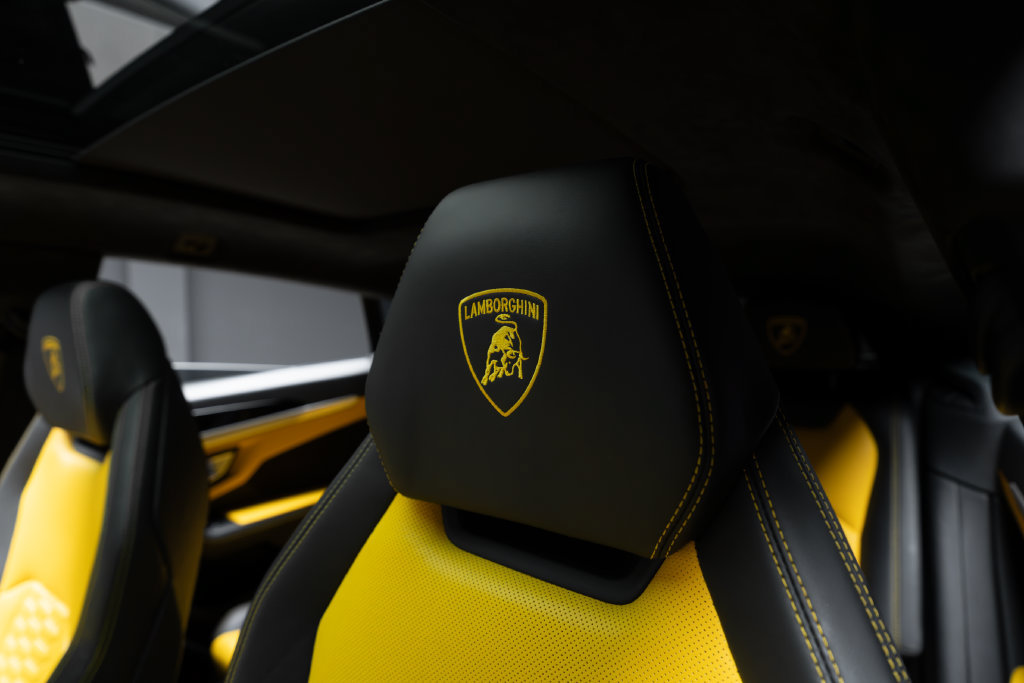 Used 2020 Lamborghini Urus AWD/4WD image 26