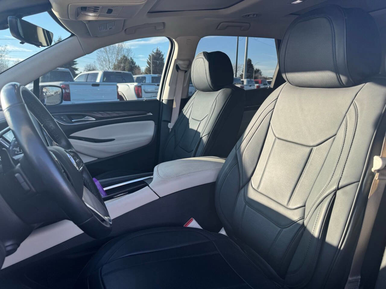 Used 2022 Buick Enclave Avenir w/ Avenir Technology Package image 10