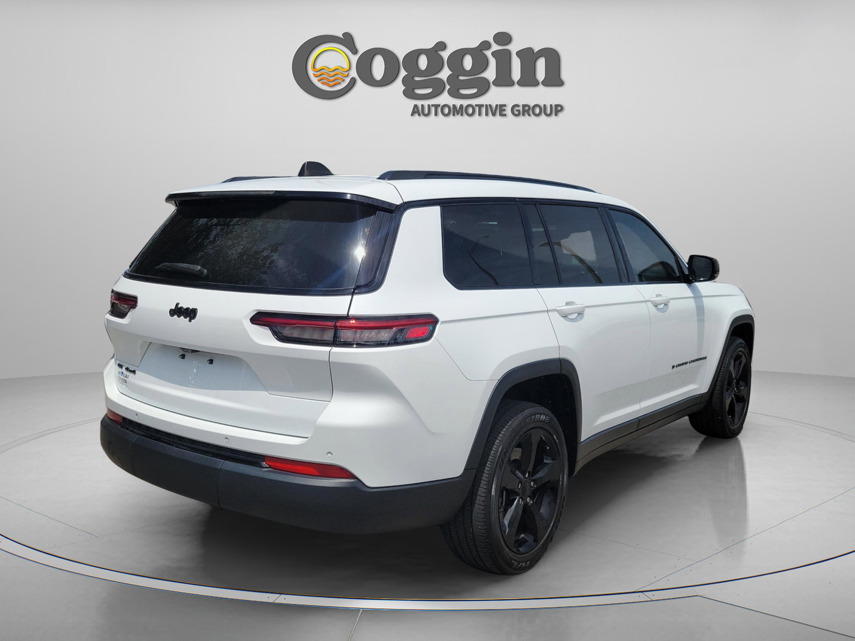 Used 2023 Jeep Grand Cherokee L Laredo AWD/4WD image 3