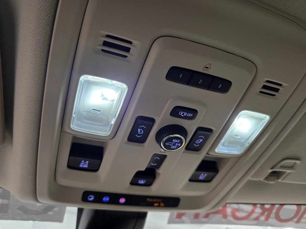 Used 2022 GMC Yukon XL Denali image 30