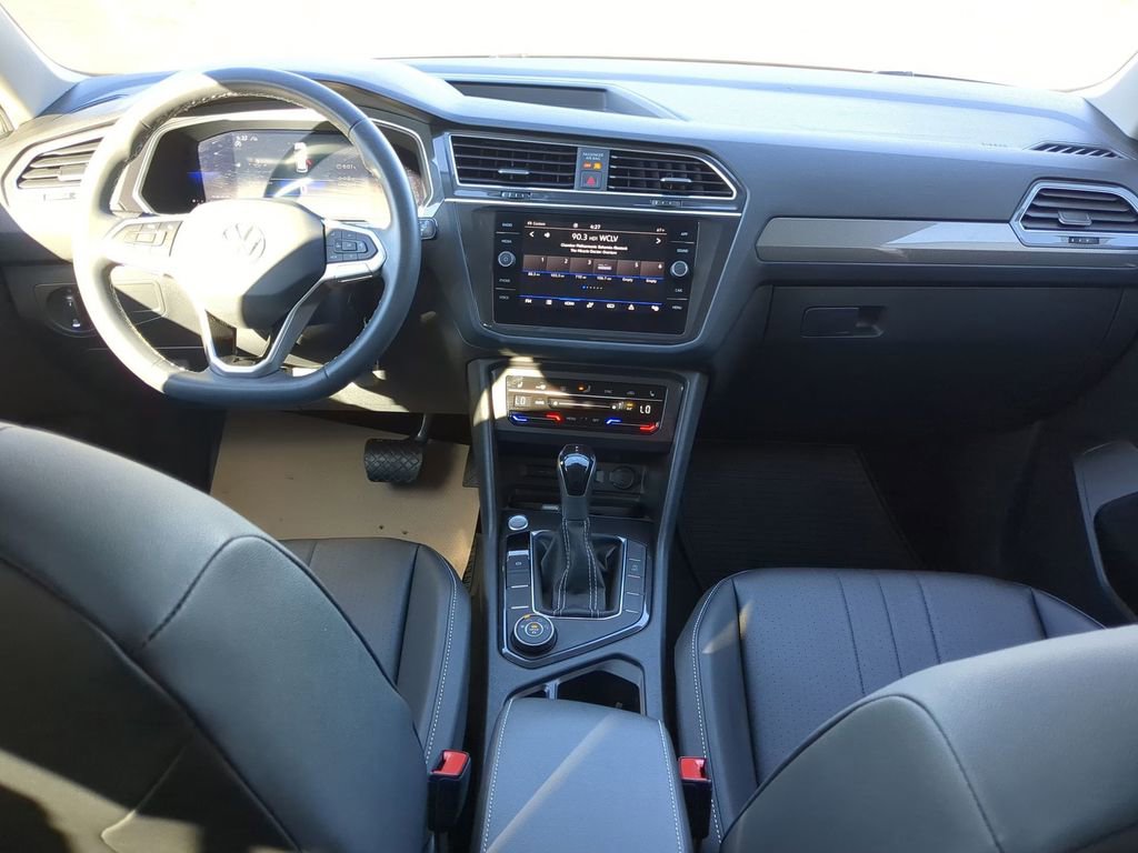Used 2022 Volkswagen Tiguan SE image 11