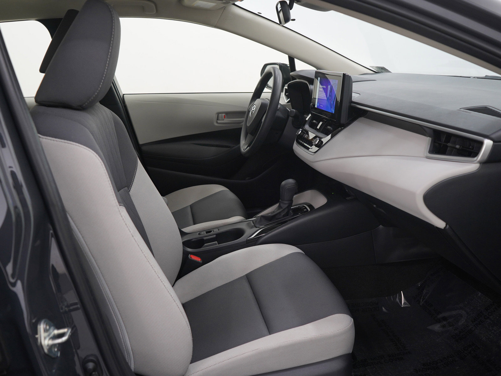 Used 2025 Toyota Corolla LE image 10