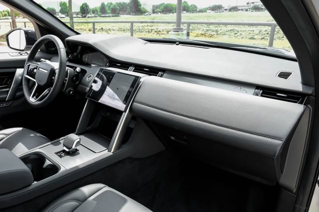 Used 2026 Land Rover Discovery Sport Landmark AWD/4WD image 19