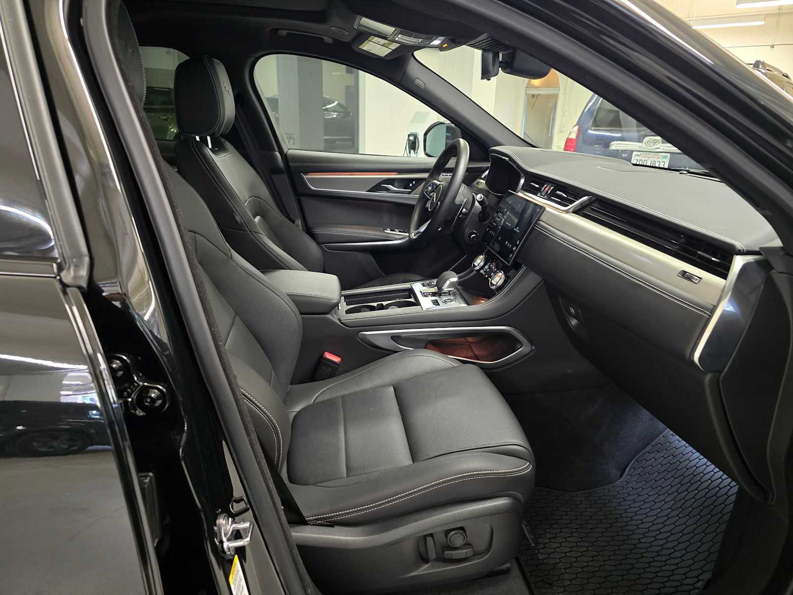 Used 2026 Jaguar F-PACE R-Dynamic S AWD/4WD image 11