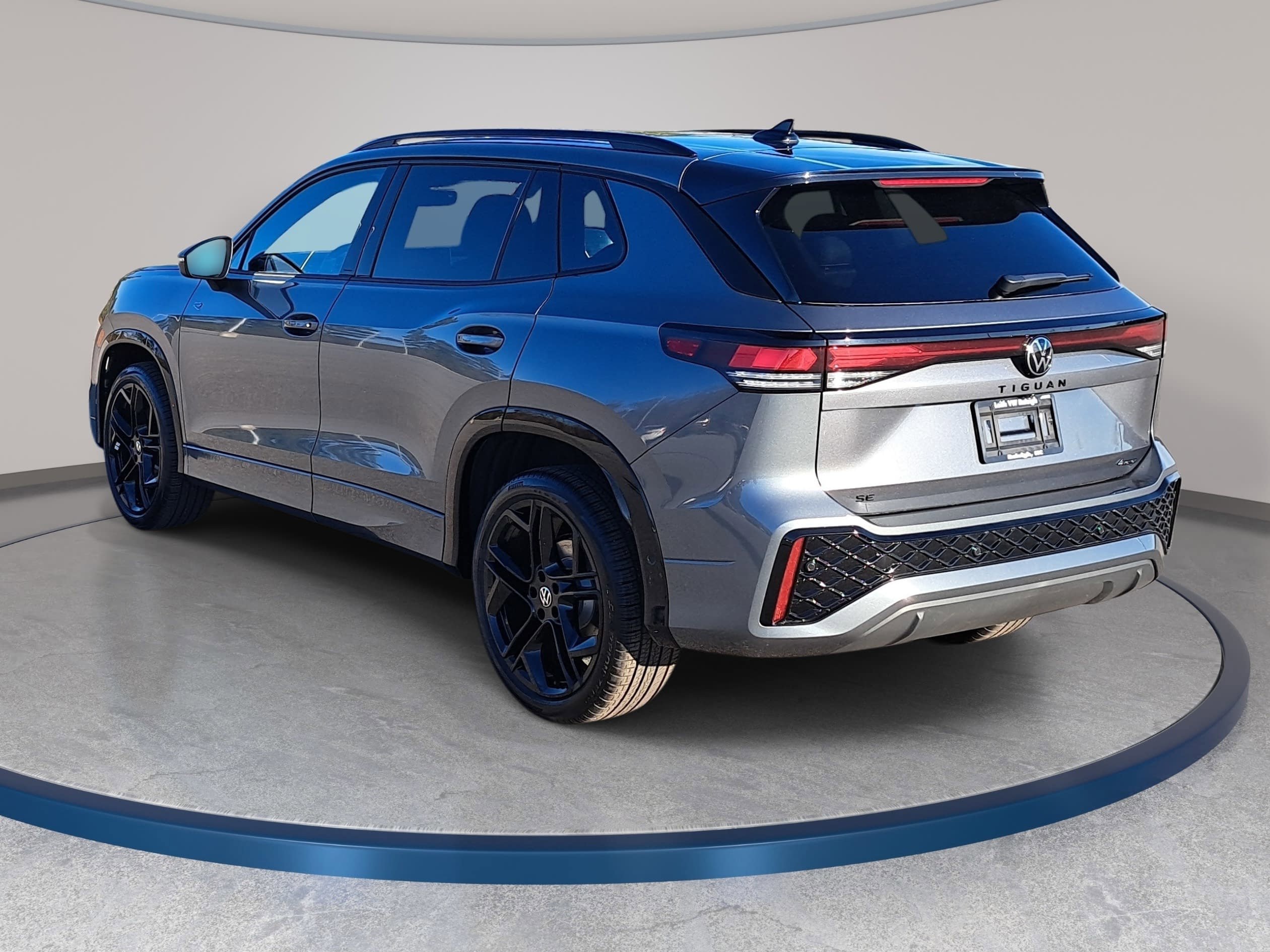 New 2026 Volkswagen Tiguan SE R-Line AWD/4WD image 7