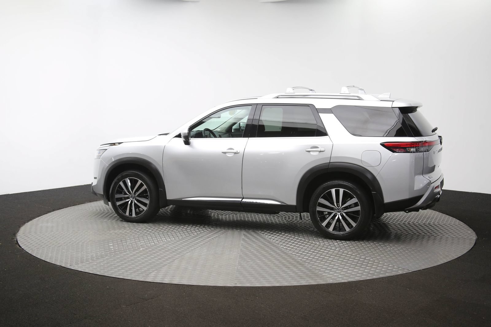 Used 2023 Nissan Pathfinder Platinum AWD/4WD image 59