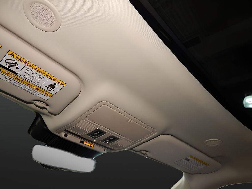 Used 2022 Land Rover Range Rover Evoque SE image 25