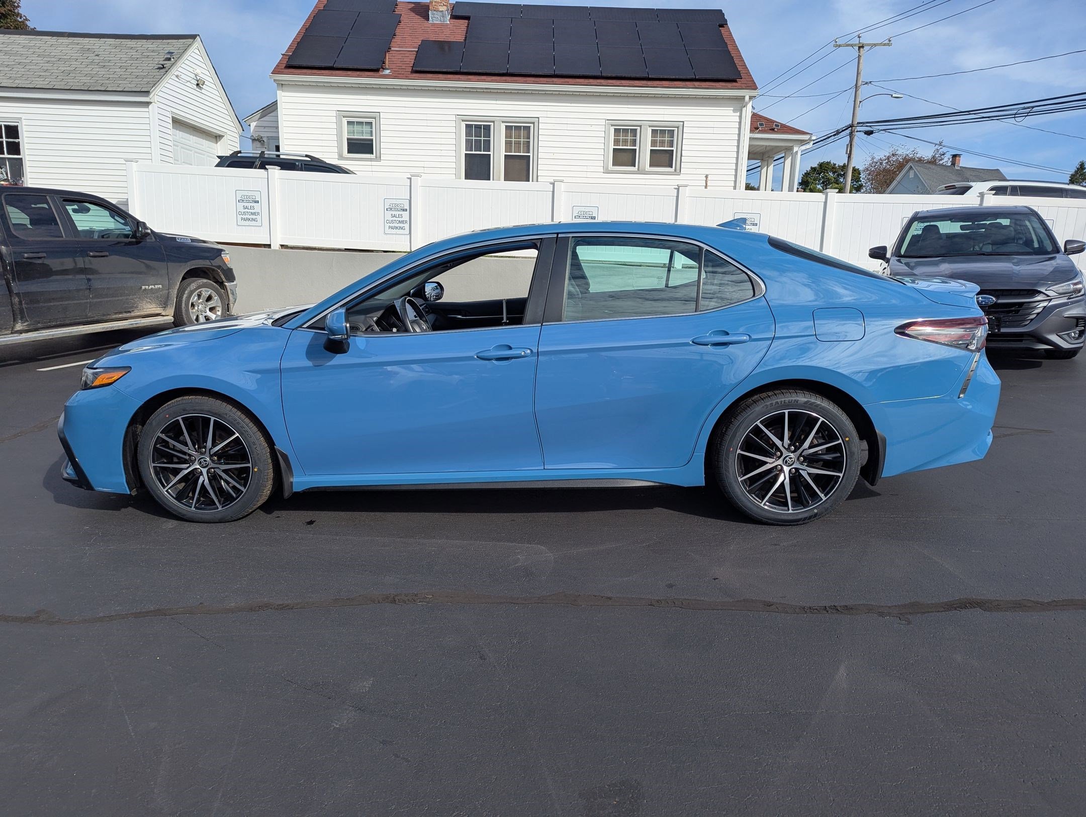 Used 2023 Toyota Camry SE image 6