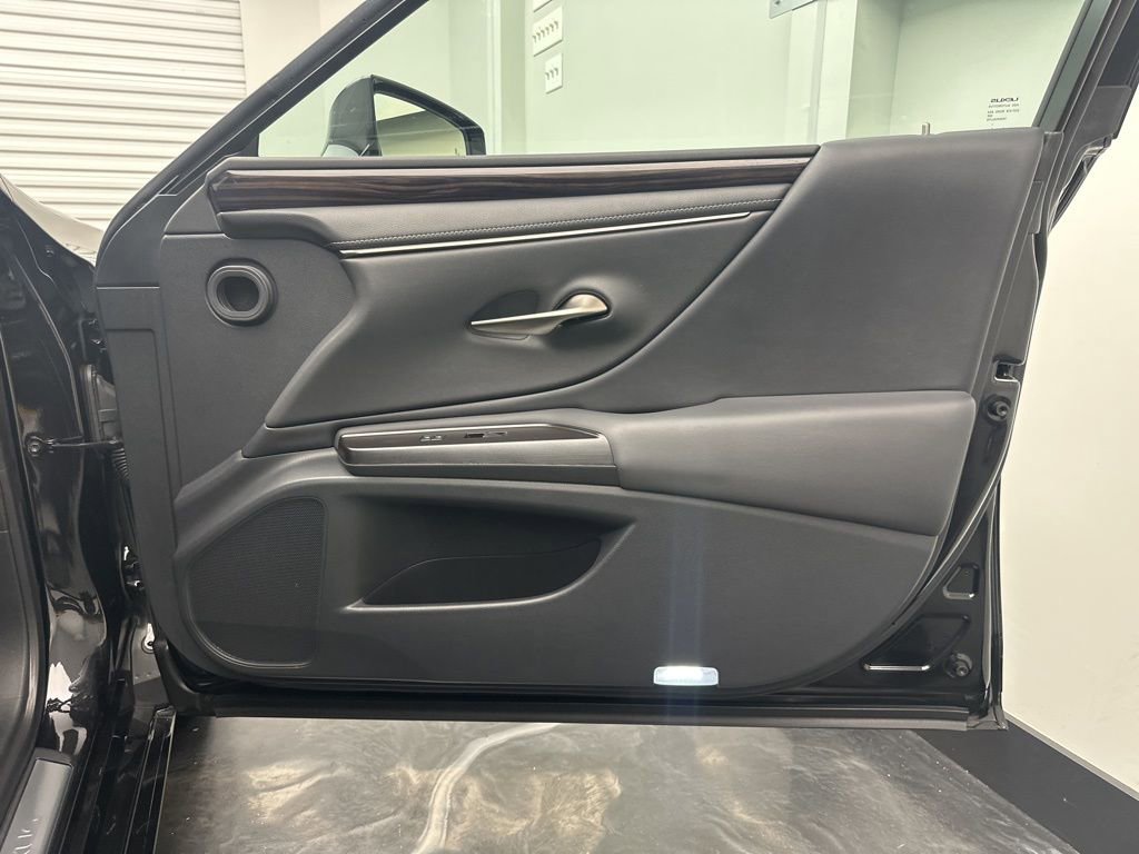 Used 2019 Lexus ES 350 w/ Premium Package image 10