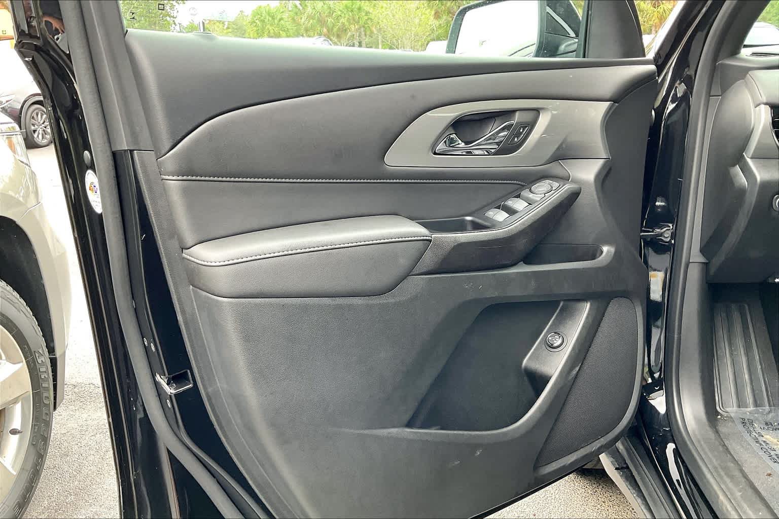 Used 2023 Chevrolet Traverse LT FWD image 22
