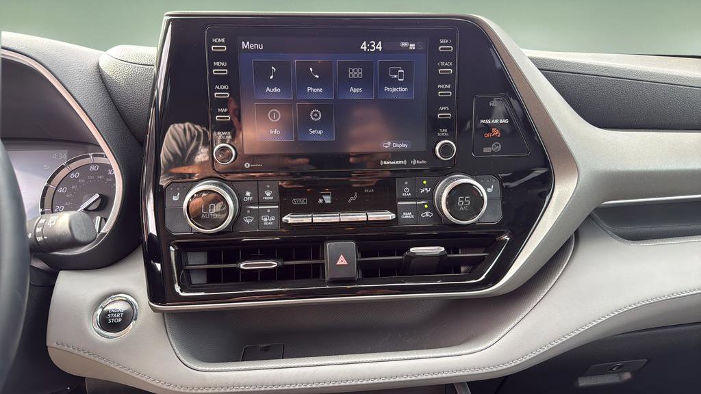 Used 2022 Toyota Highlander XLE AWD/4WD image 26