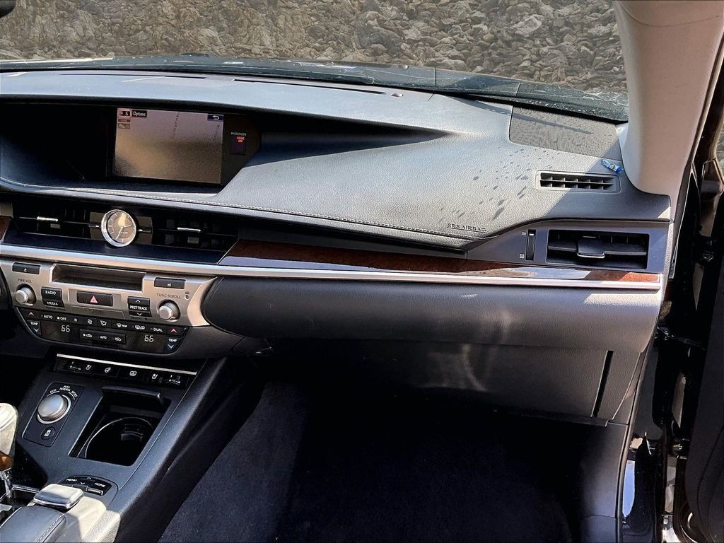 Used 2015 Lexus ES 350 w/ Ultra Luxury Package image 14