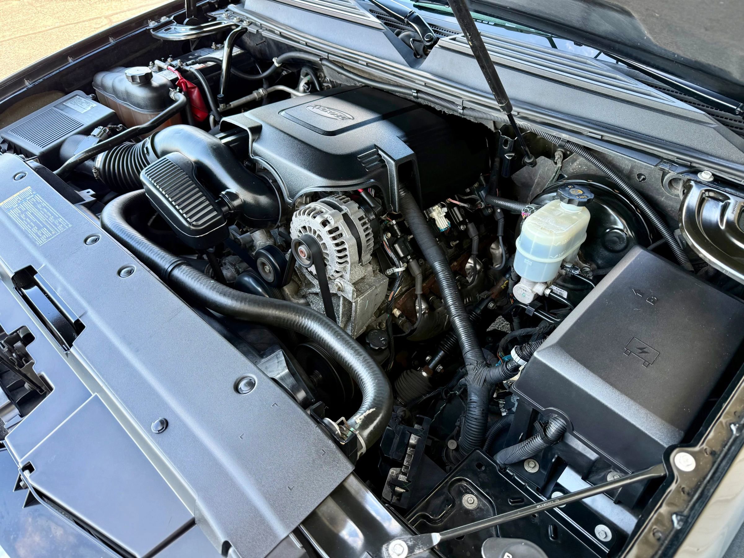 Used 2010 Chevrolet Suburban LS w/ Interior Plus Package AWD/4WD image 10