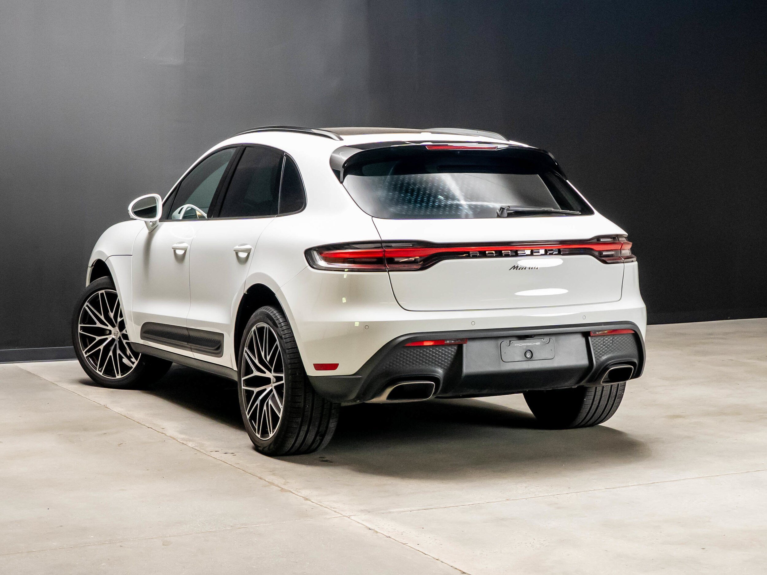 Certified 2026 Porsche Macan AWD/4WD image 3