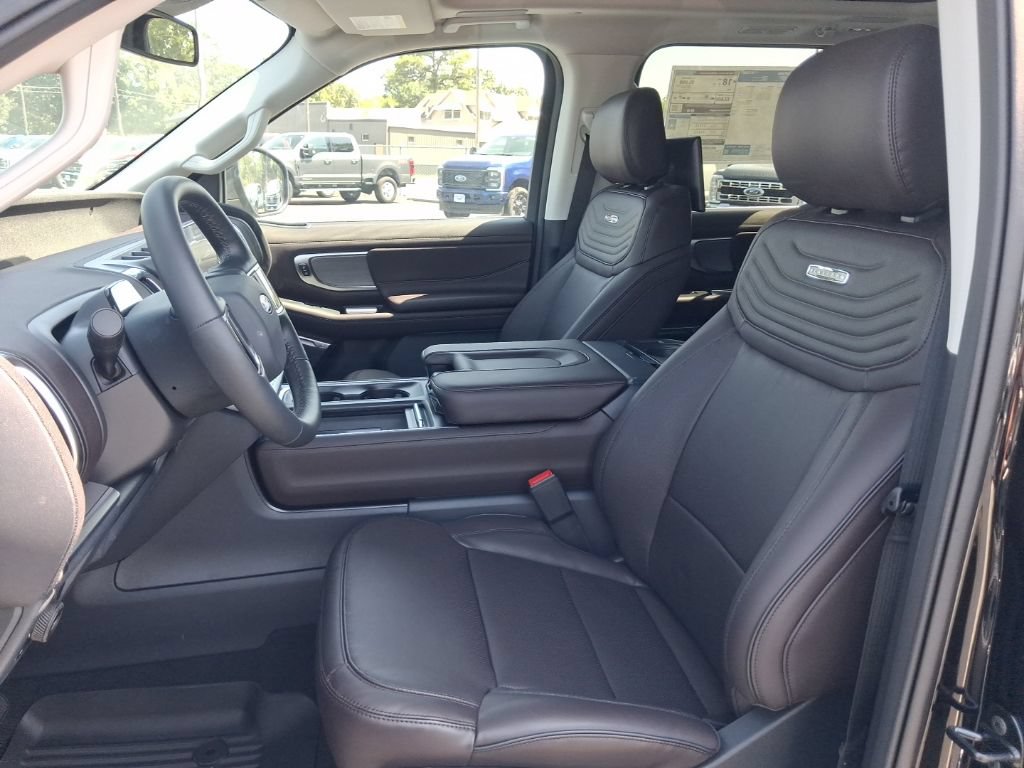 New 2027 Ford Expedition Platinum w/ Platinum Ultimate Package AWD/4WD image 4