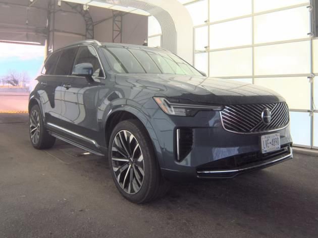 Used 2025 Volvo XC90 B5 Plus AWD/4WD image 4