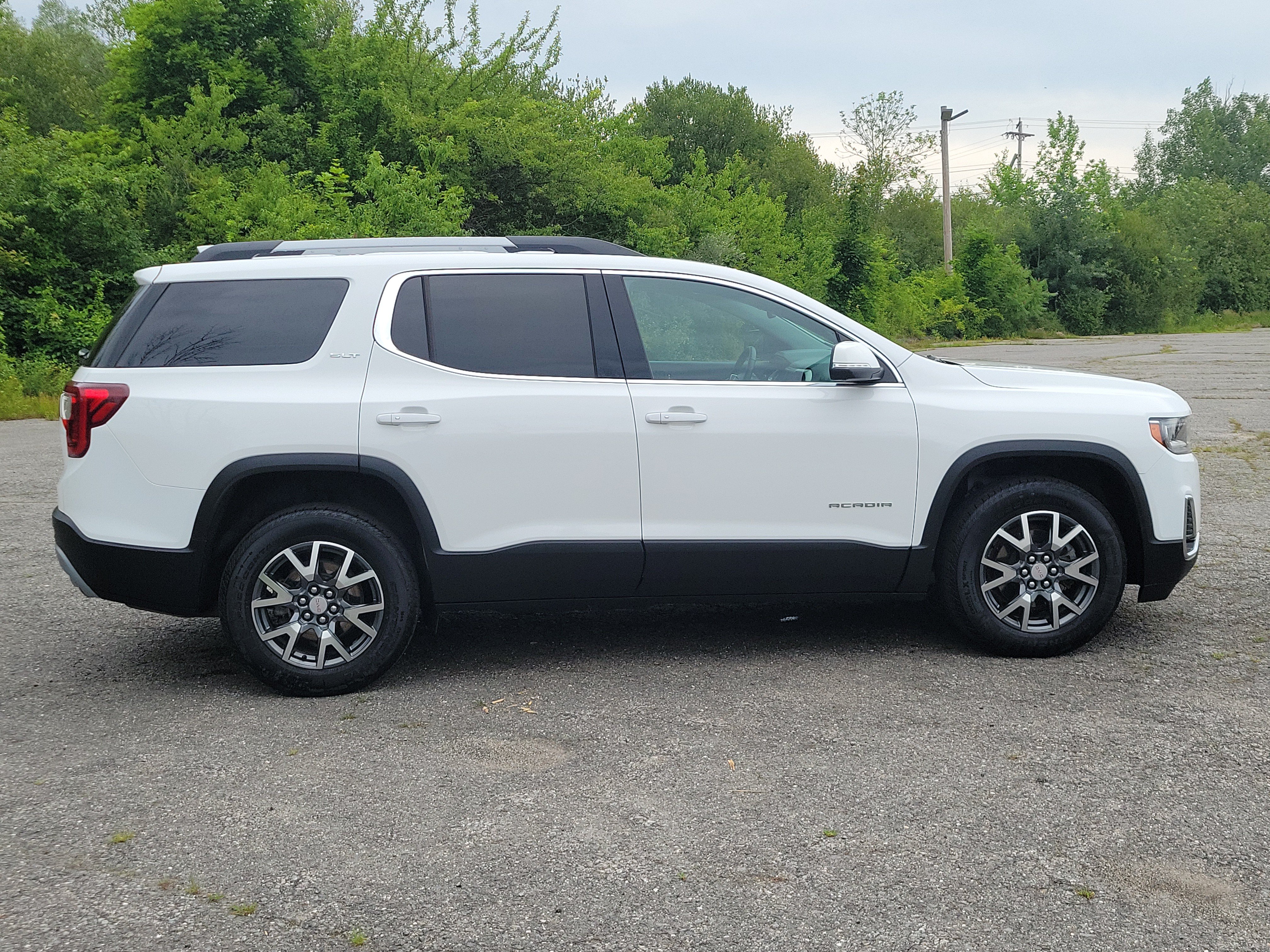 Used 2023 GMC Acadia SLT w/ Technology Package AWD/4WD image 4