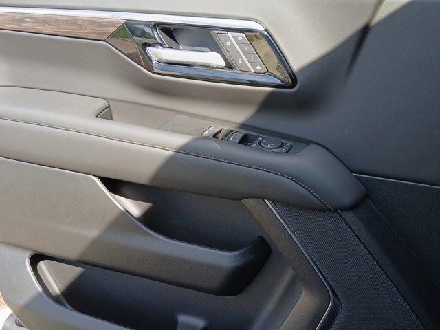 New 2026 Chevrolet Suburban Z71 image 18