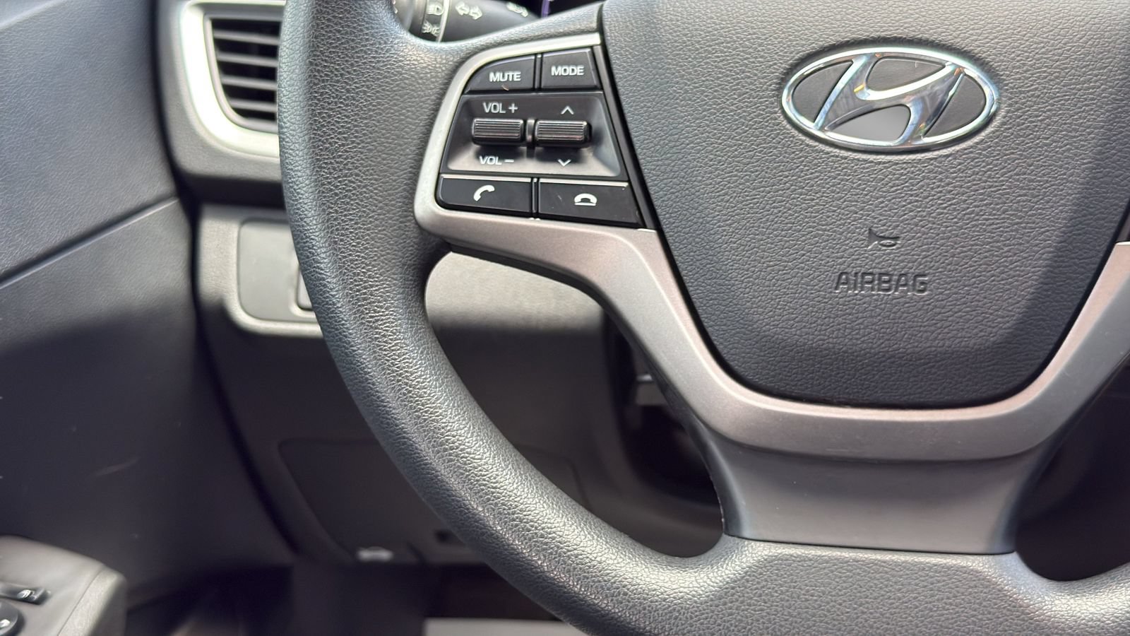 Used 2020 Hyundai Accent SE FWD image 14