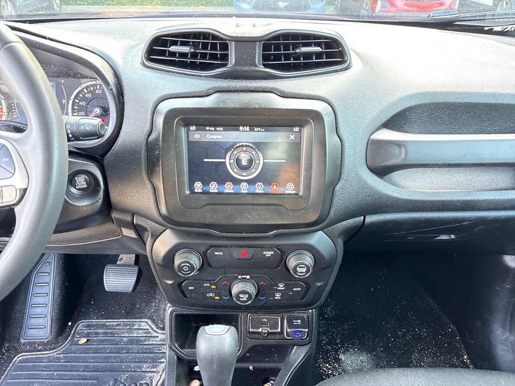 Used 2018 Jeep Renegade Latitude FWD image 22