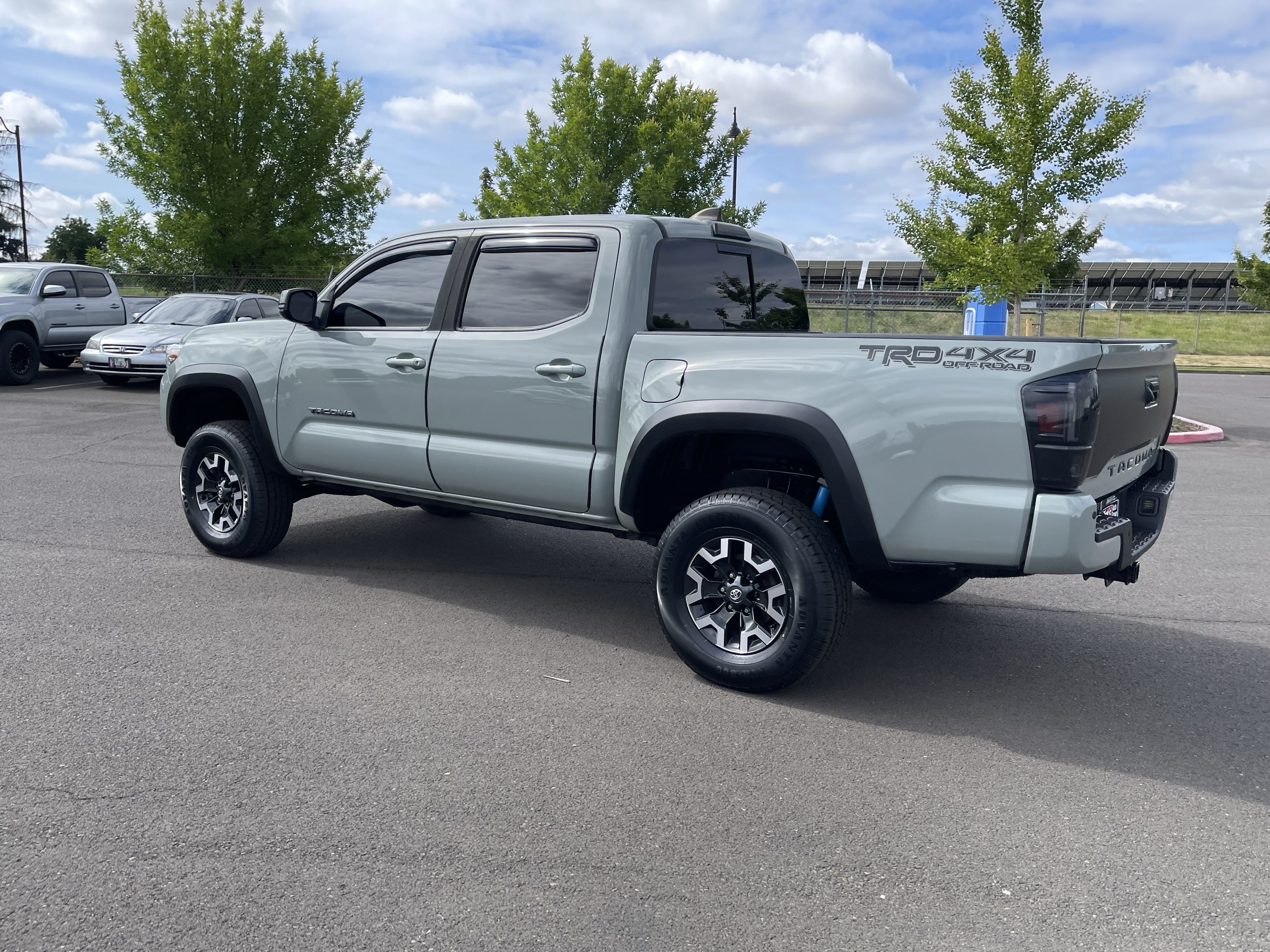 Used 2022 Toyota Tacoma TRD Off-Road w/ Technology Package AWD/4WD image 3