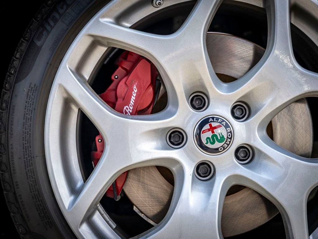 Used 2018 Alfa Romeo Giulia Ti w/ TI Leather Package RWD image 6