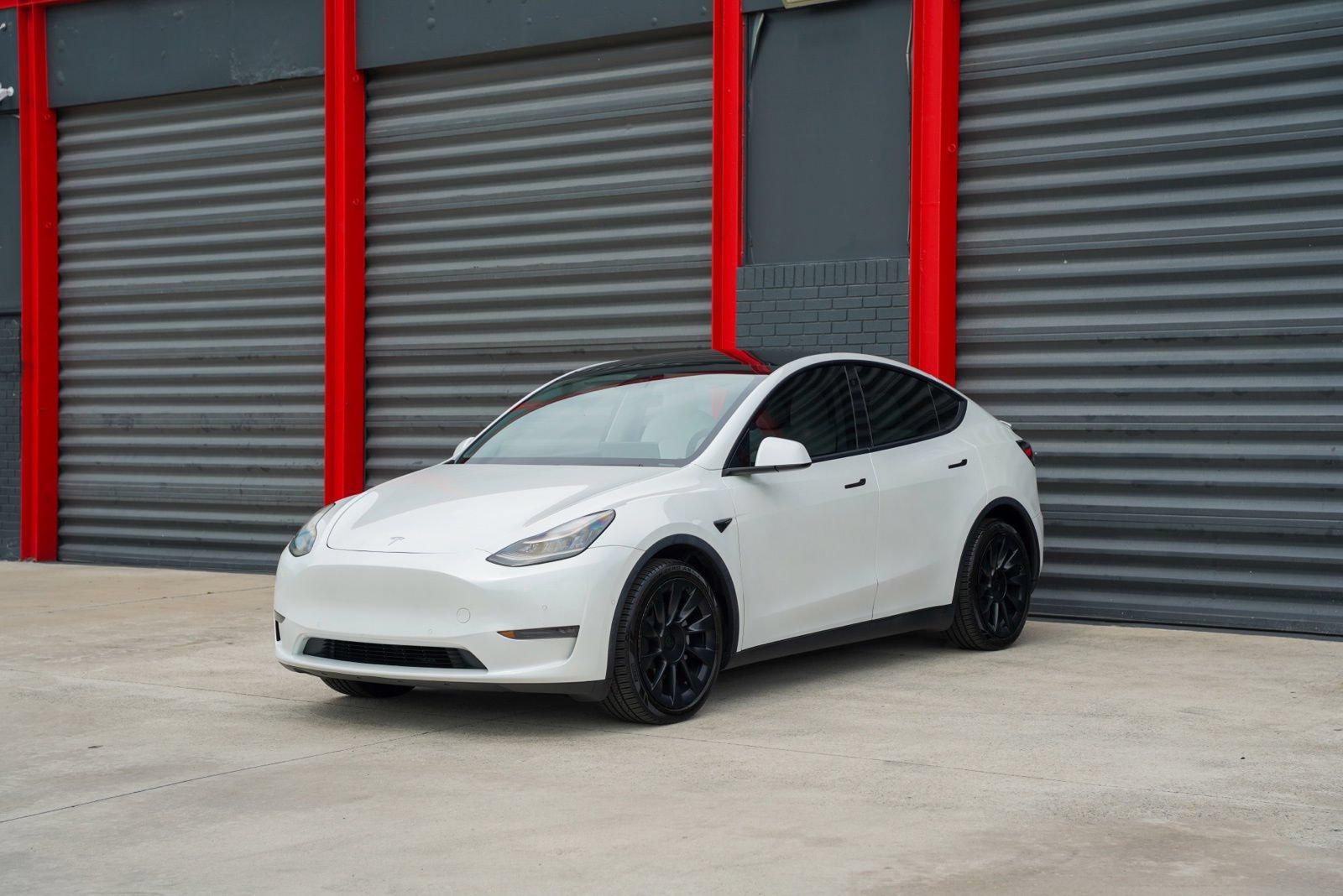 Used 2020 Tesla Model Y Long Range AWD/4WD image 1