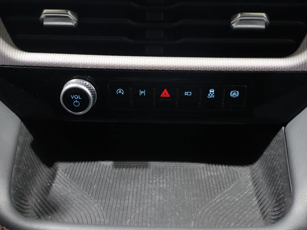 Used 2025 Ford Explorer Active image 30