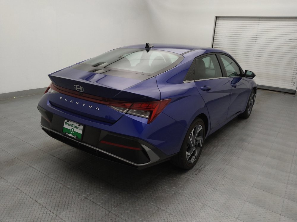 Used 2025 Hyundai Elantra SEL FWD image 9