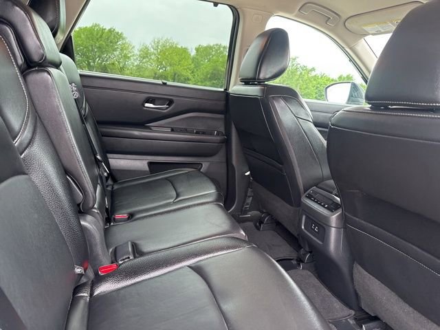 Used 2024 Nissan Pathfinder SL FWD image 20