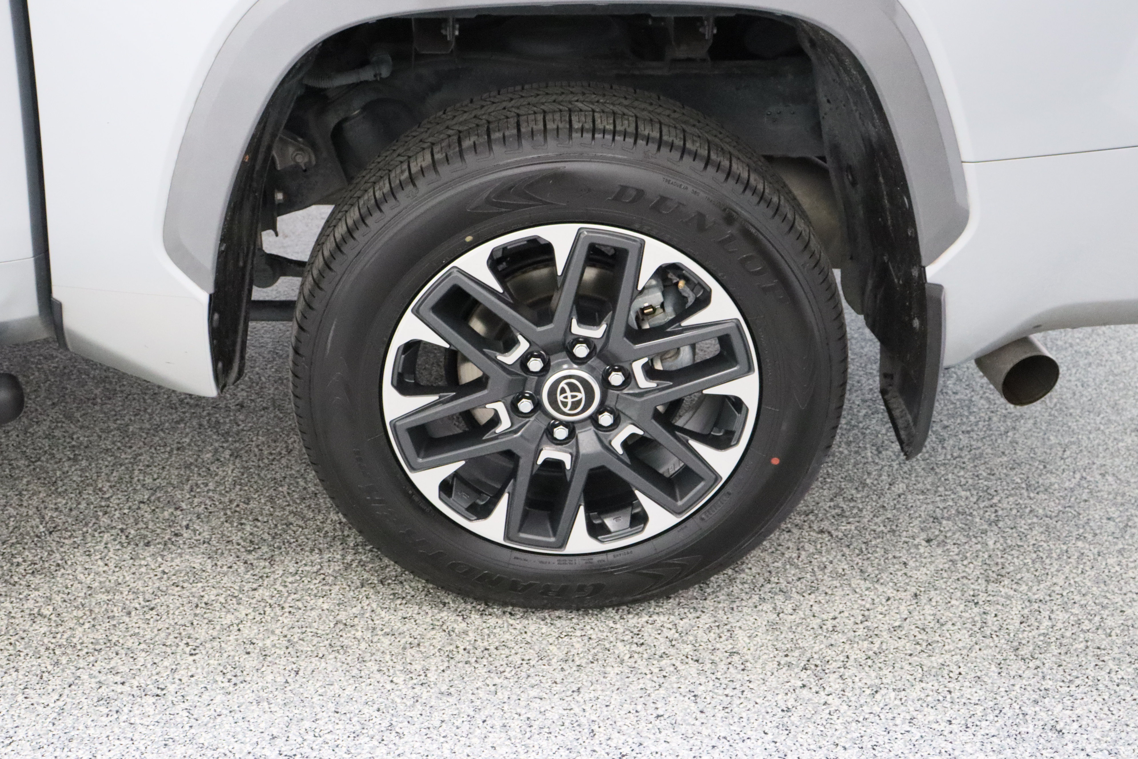 Used 2024 Toyota Tundra Limited w/ Power Package AWD/4WD image 10