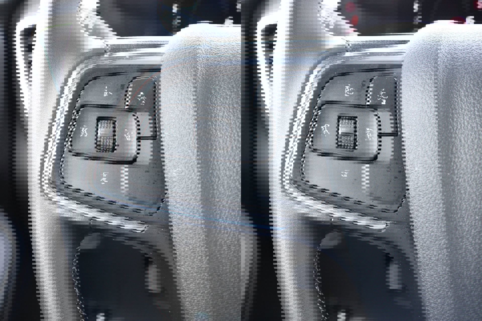 Used 2025 Buick Encore GX Preferred AWD/4WD image 24