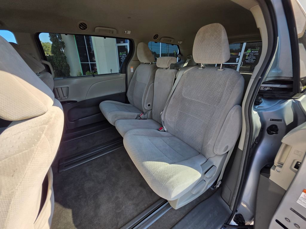 Used 2015 Toyota Sienna LE image 15