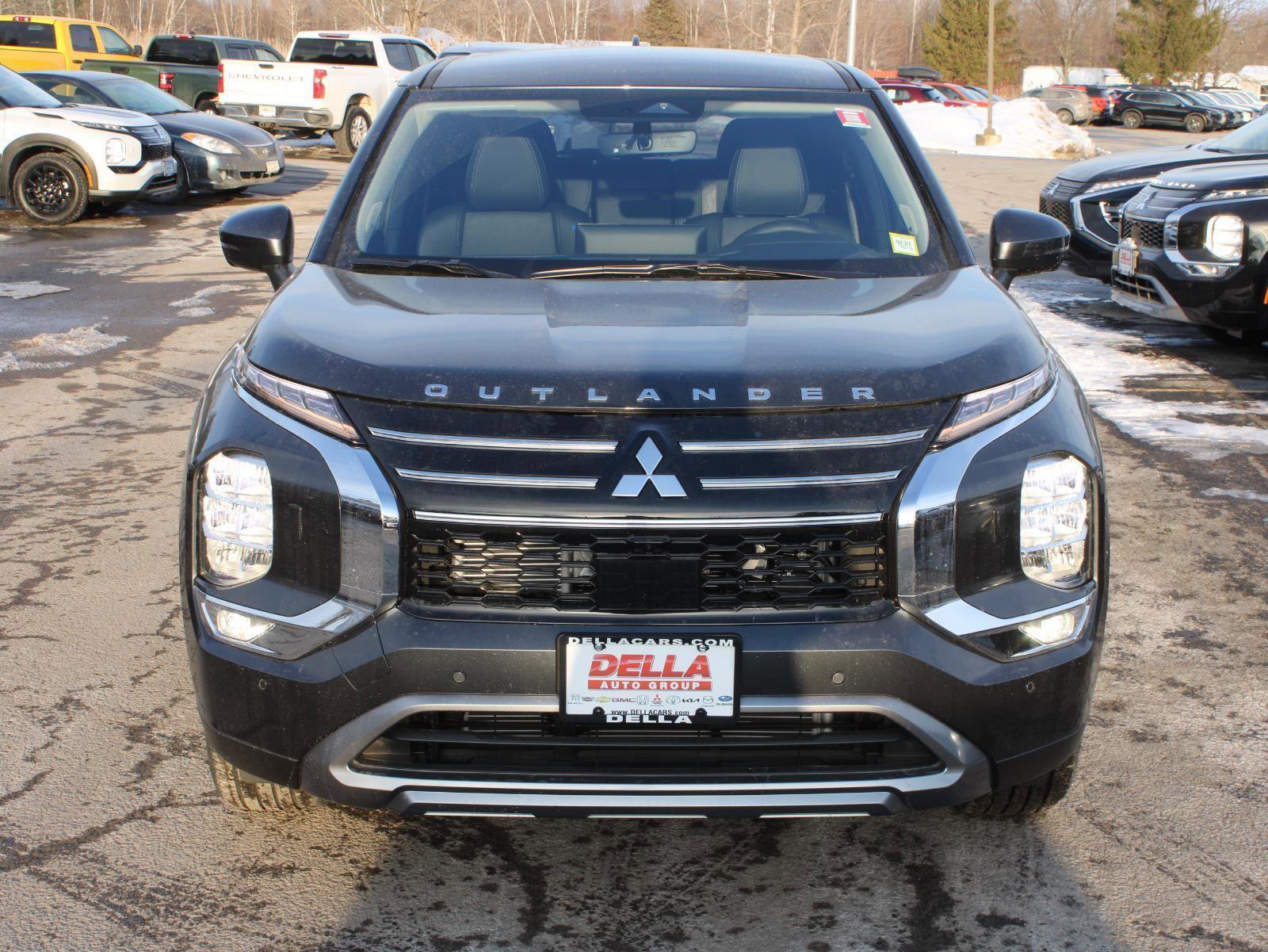 New 2026 Mitsubishi Outlander SE image 2