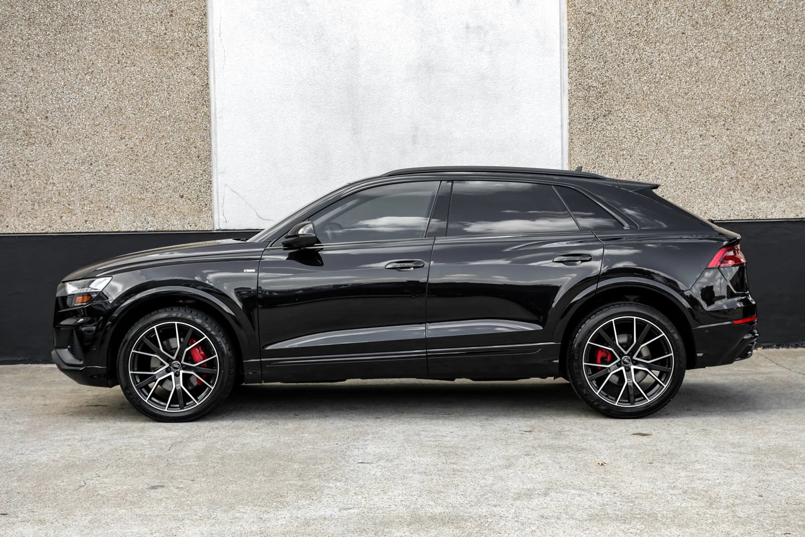 Used 2020 Audi Q8 Prestige w/ Prestige Package AWD/4WD image 11