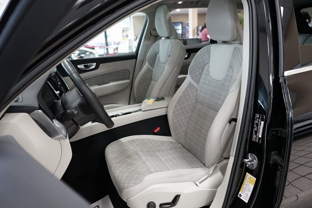 Used 2022 Volvo XC60 T8 Inscription Expression image 2
