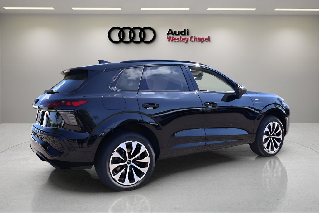 New 2026 Audi Q3 quattro 2.0T w/ Technology Package AWD/4WD image 5
