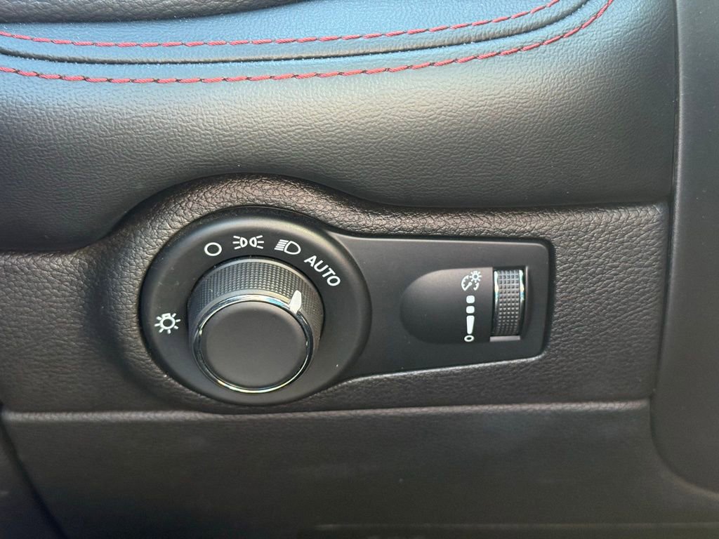 Used 2025 Dodge Durango GT image 9