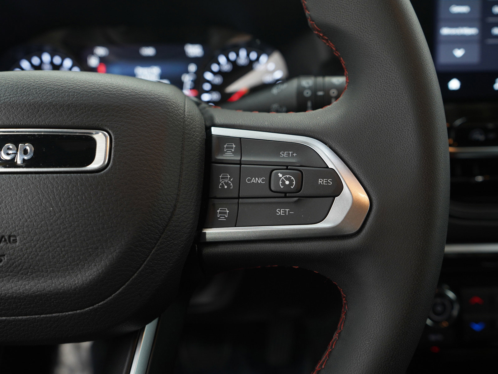 Used 2025 Jeep Compass Trailhawk image 25