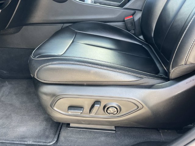 Used 2025 Jeep Grand Cherokee L Limited AWD/4WD image 29