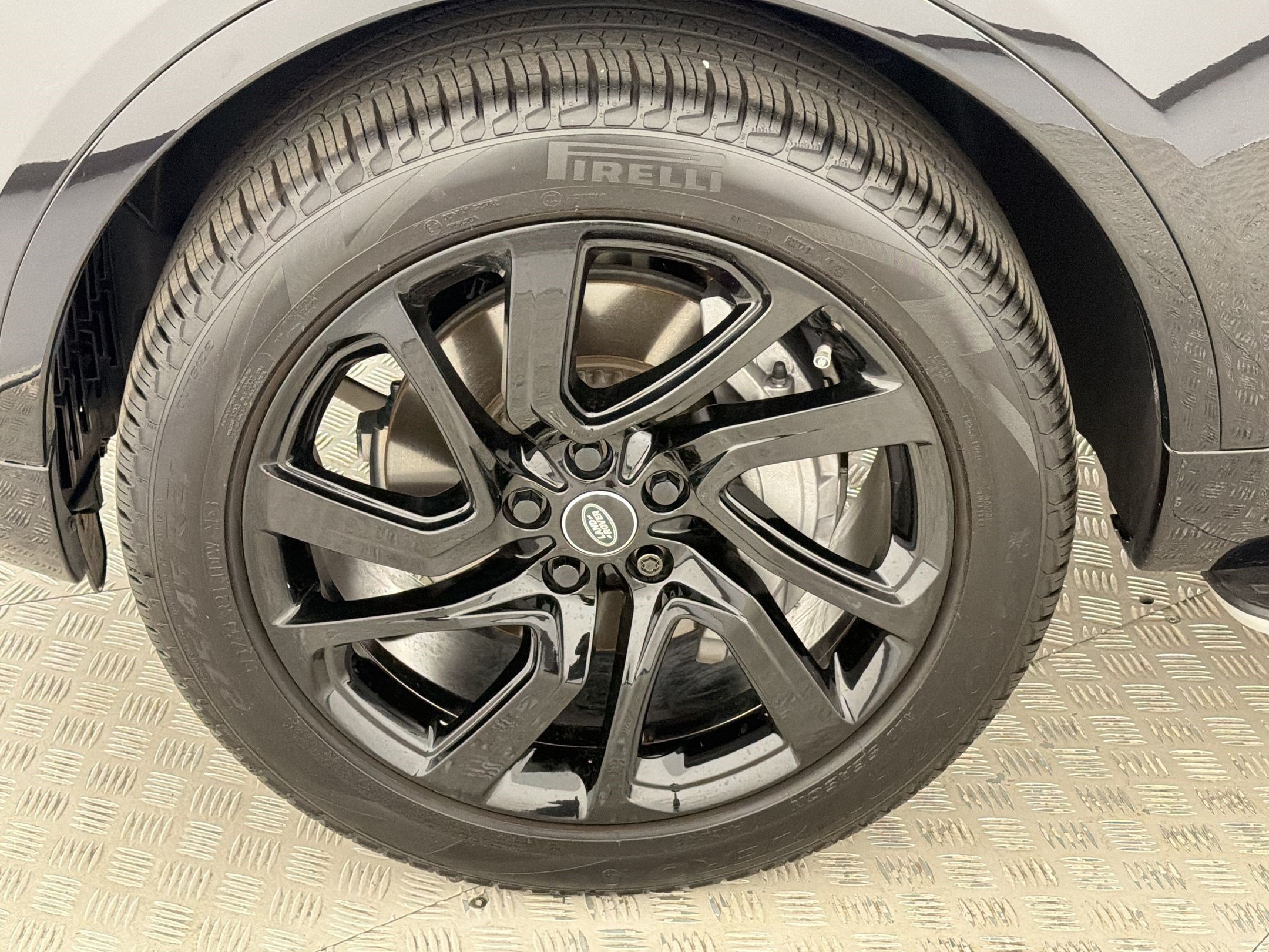 Certified 2025 Land Rover Discovery Dynamic SE AWD/4WD image 11