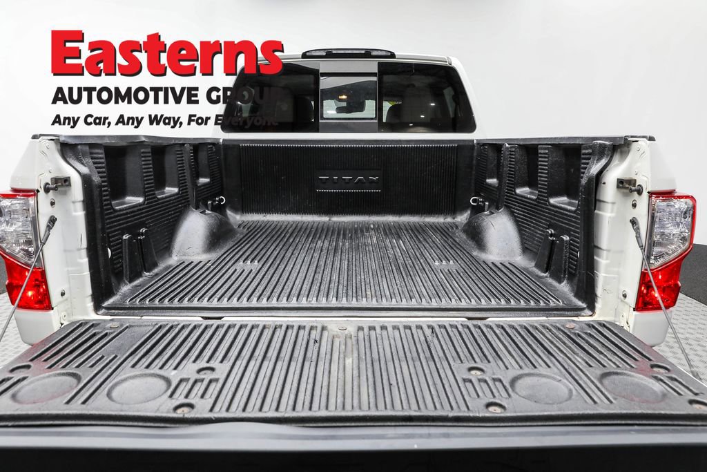 Used 2020 Nissan Titan SV w/ SV Convenience Package image 9