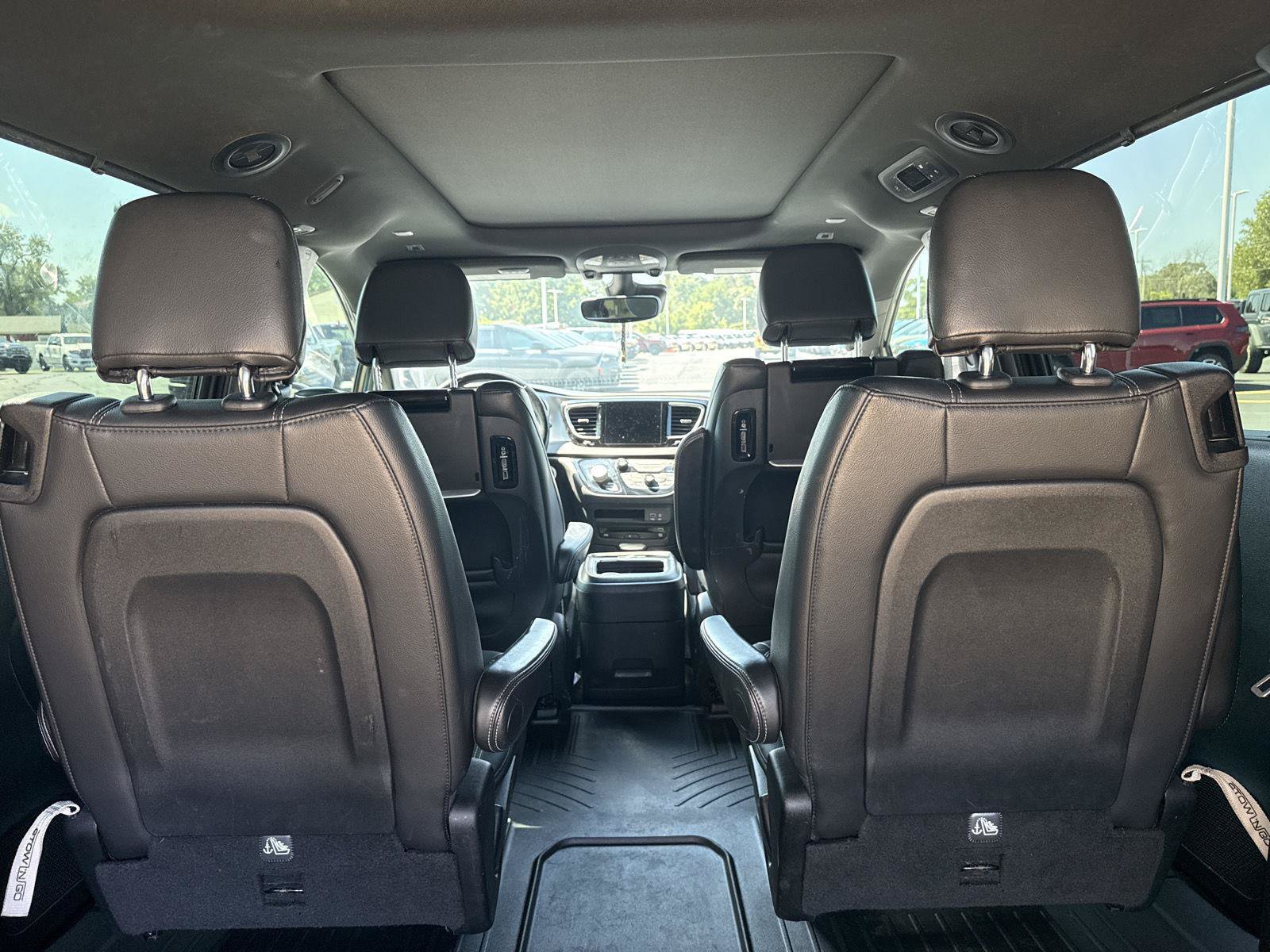 Used 2019 Chrysler Pacifica Touring-L Plus w/ Advanced Safetytec Group FWD image 7