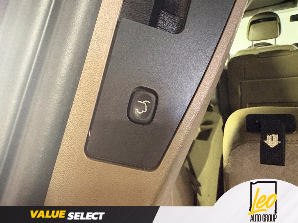 Used 2014 Chrysler Town & Country Touring-L FWD image 22