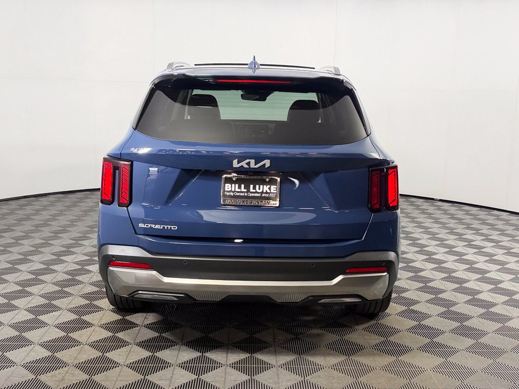 Used 2024 Kia Sorento EX w/ Panoramic Sunroof Package FWD image 5