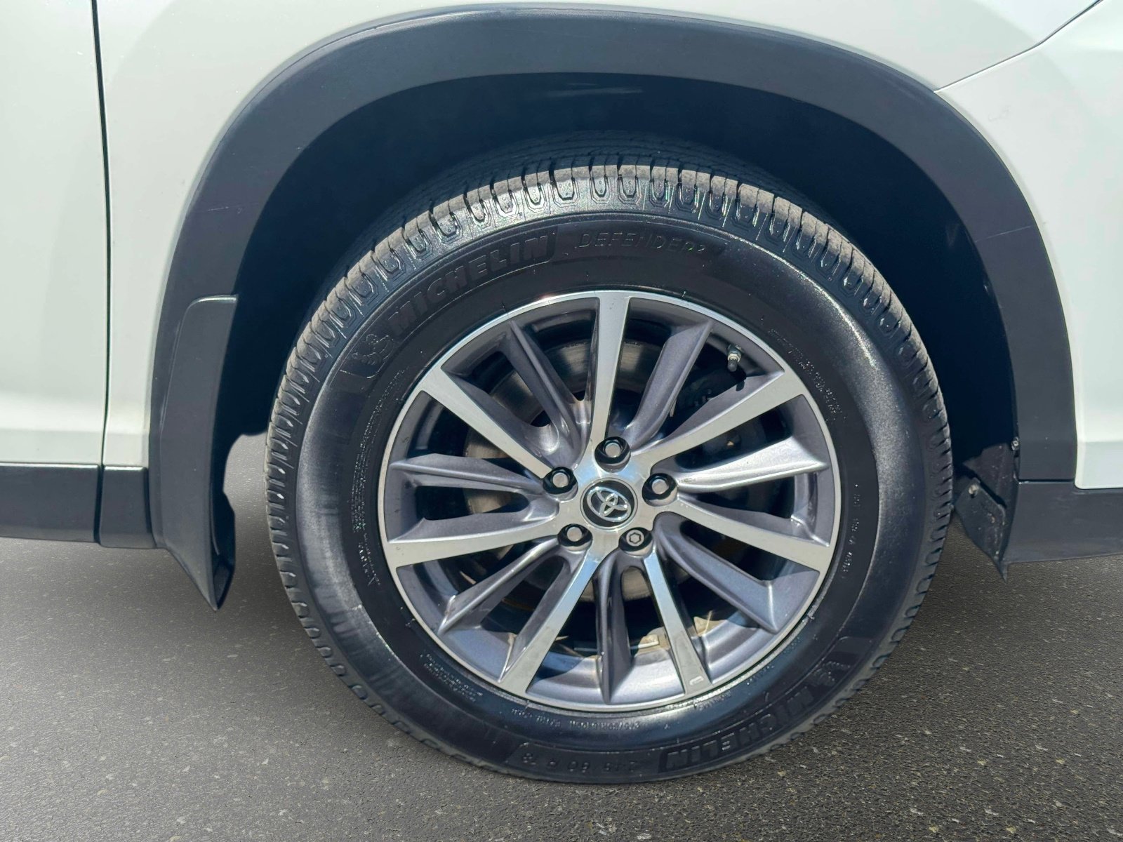 Used 2019 Toyota Highlander XLE image 7