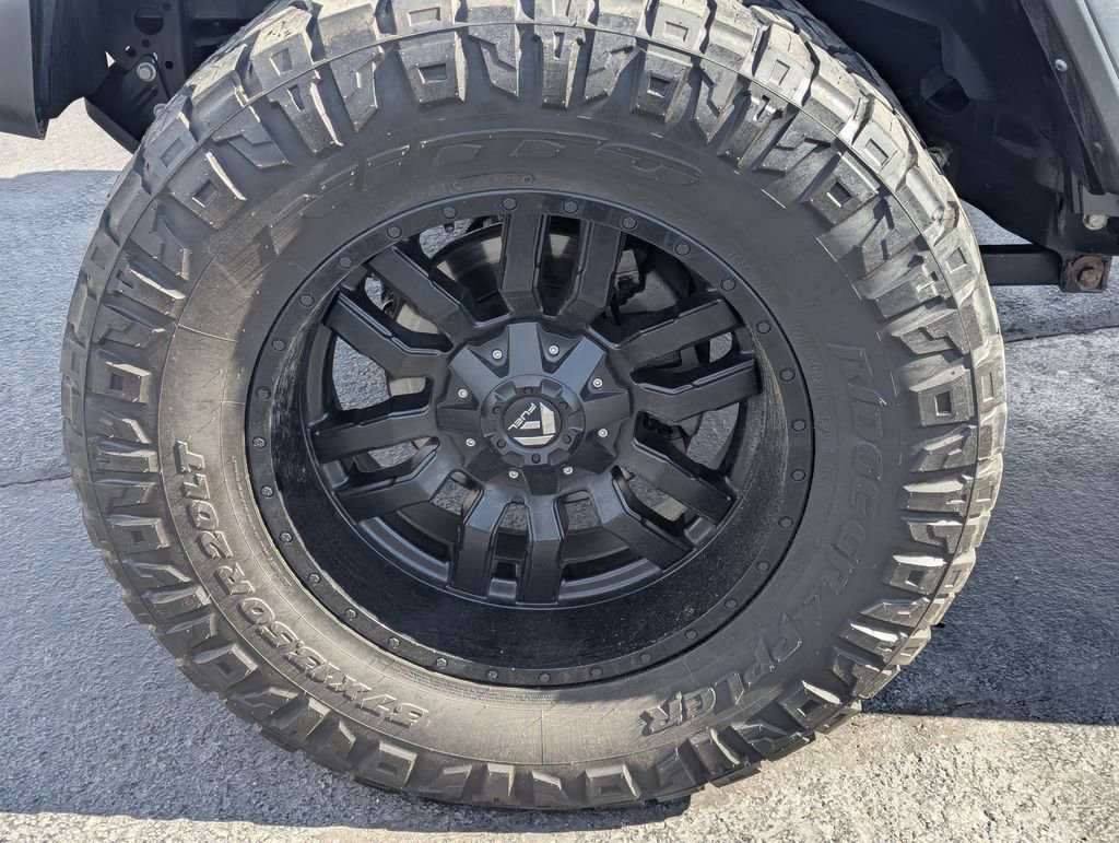 Used 2023 Jeep Gladiator Rubicon w/ Cold Weather Group AWD/4WD image 13