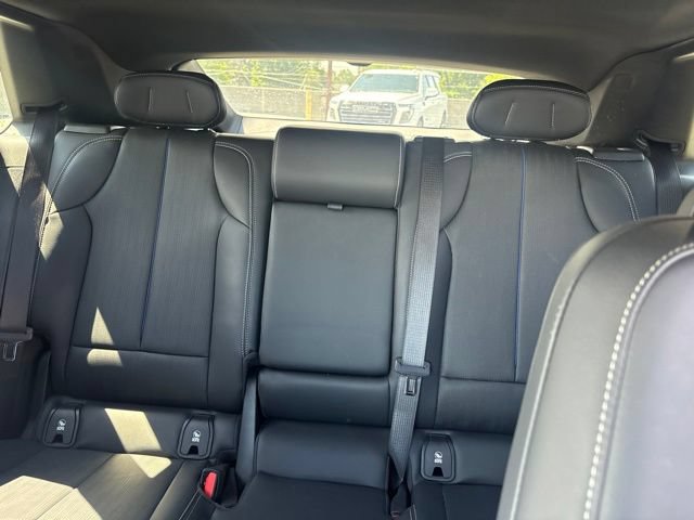 Used 2024 Cadillac Lyriq Luxury AWD/4WD image 4