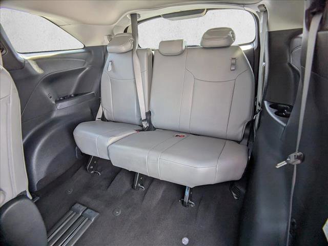 Used 2025 Toyota Sienna XLE FWD image 19