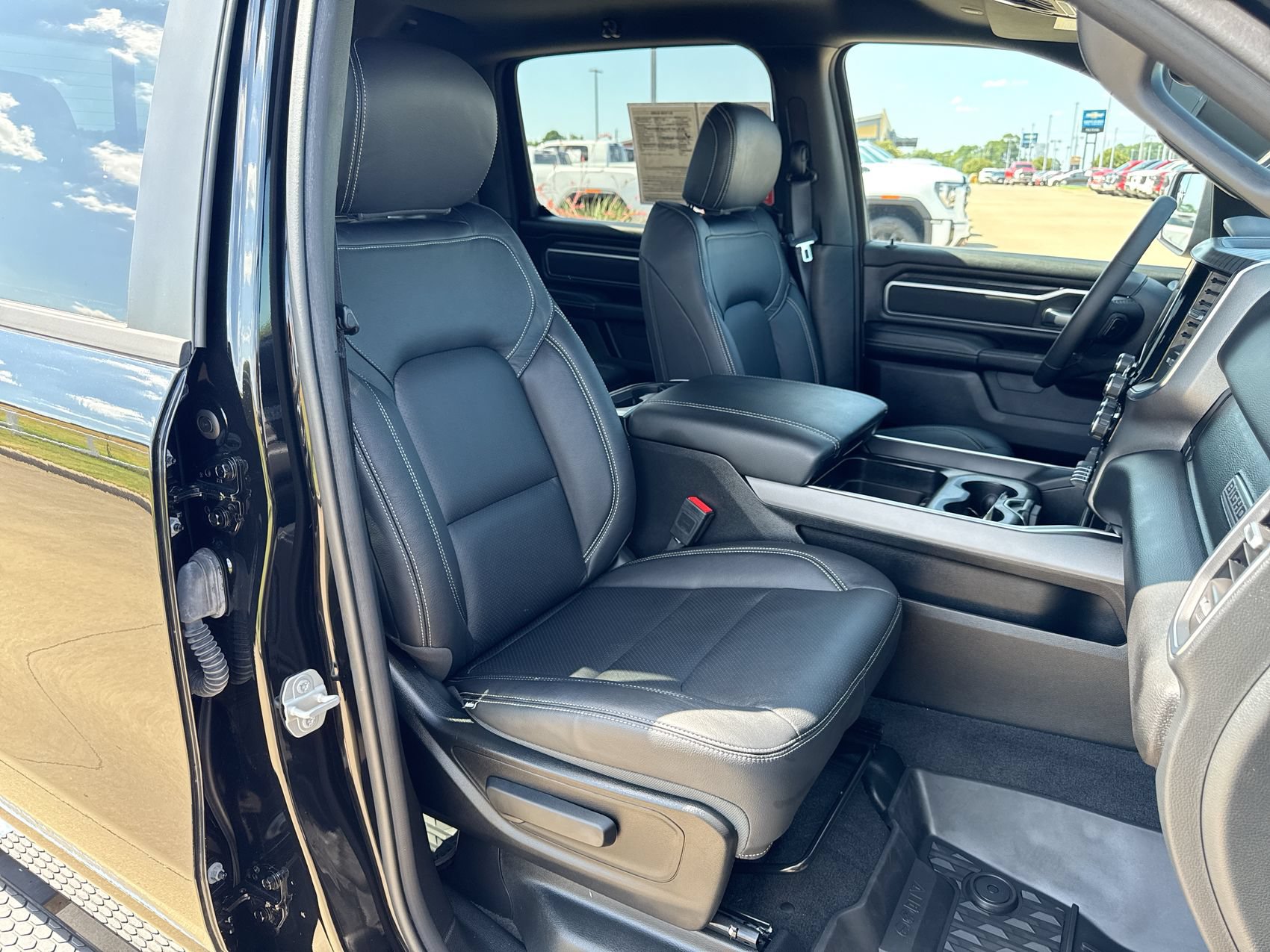 Used 2025 RAM 1500 Big Horn AWD/4WD image 23